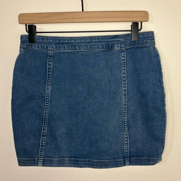 Free People Little Daisies Denim Mini Skirt size 2 - Picture 11 of 11
